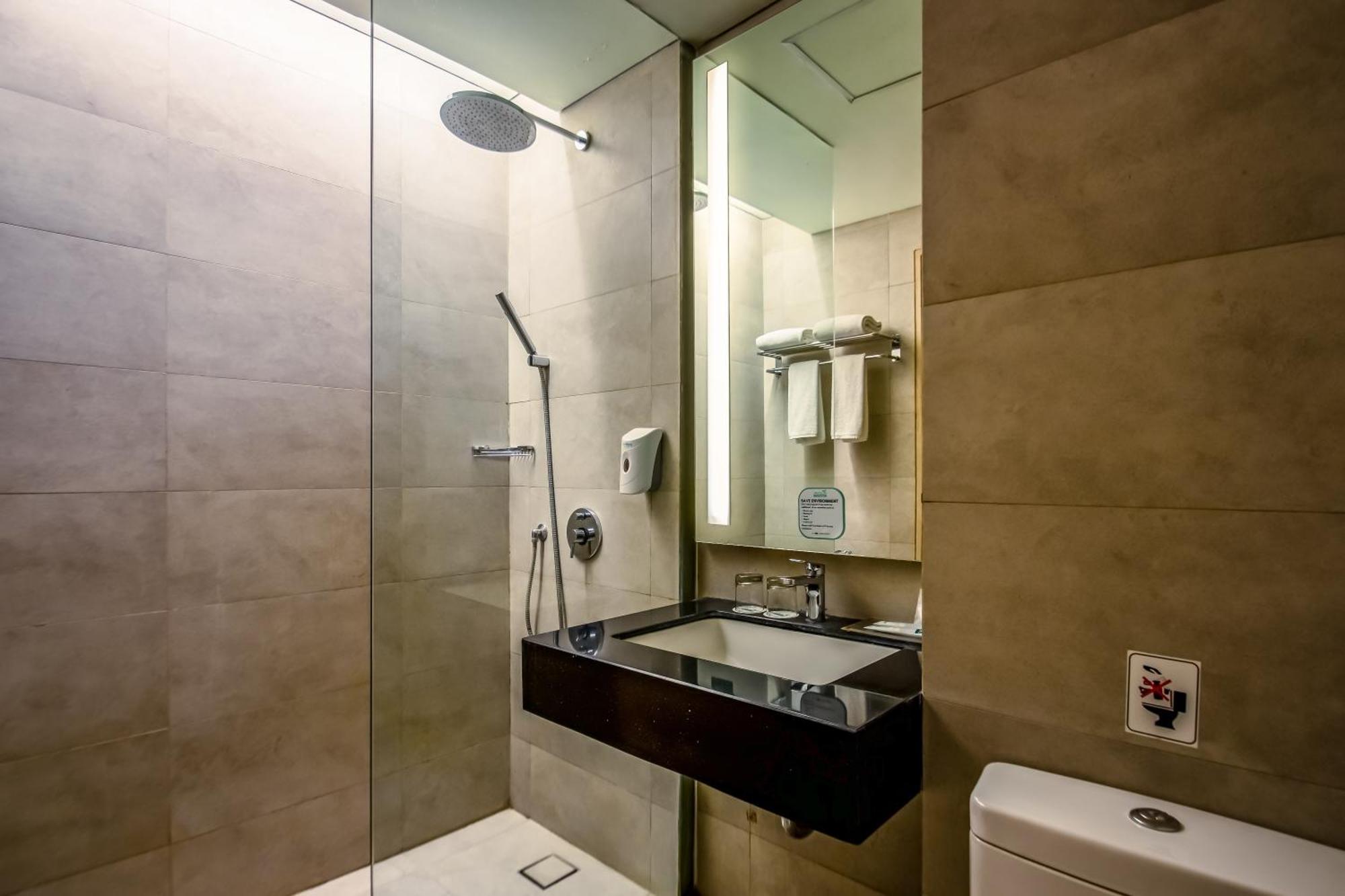 Hotel Ayola Lippo Cikarang Buitenkant foto