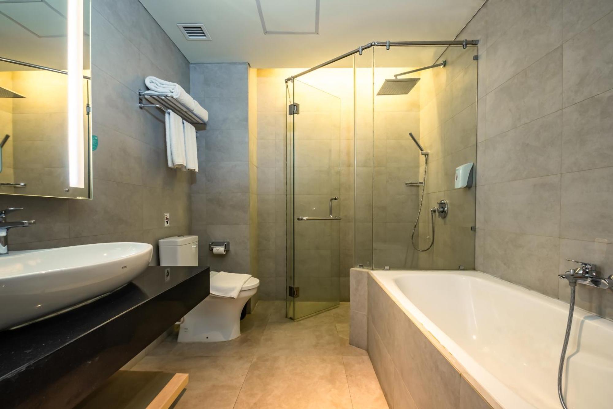 Hotel Ayola Lippo Cikarang Buitenkant foto