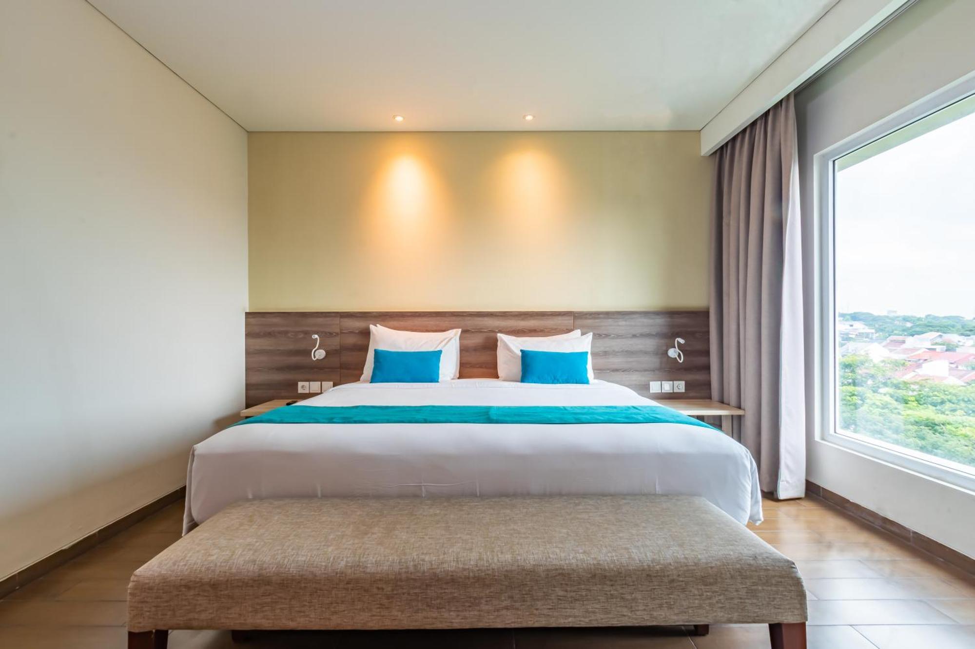 Hotel Ayola Lippo Cikarang Buitenkant foto