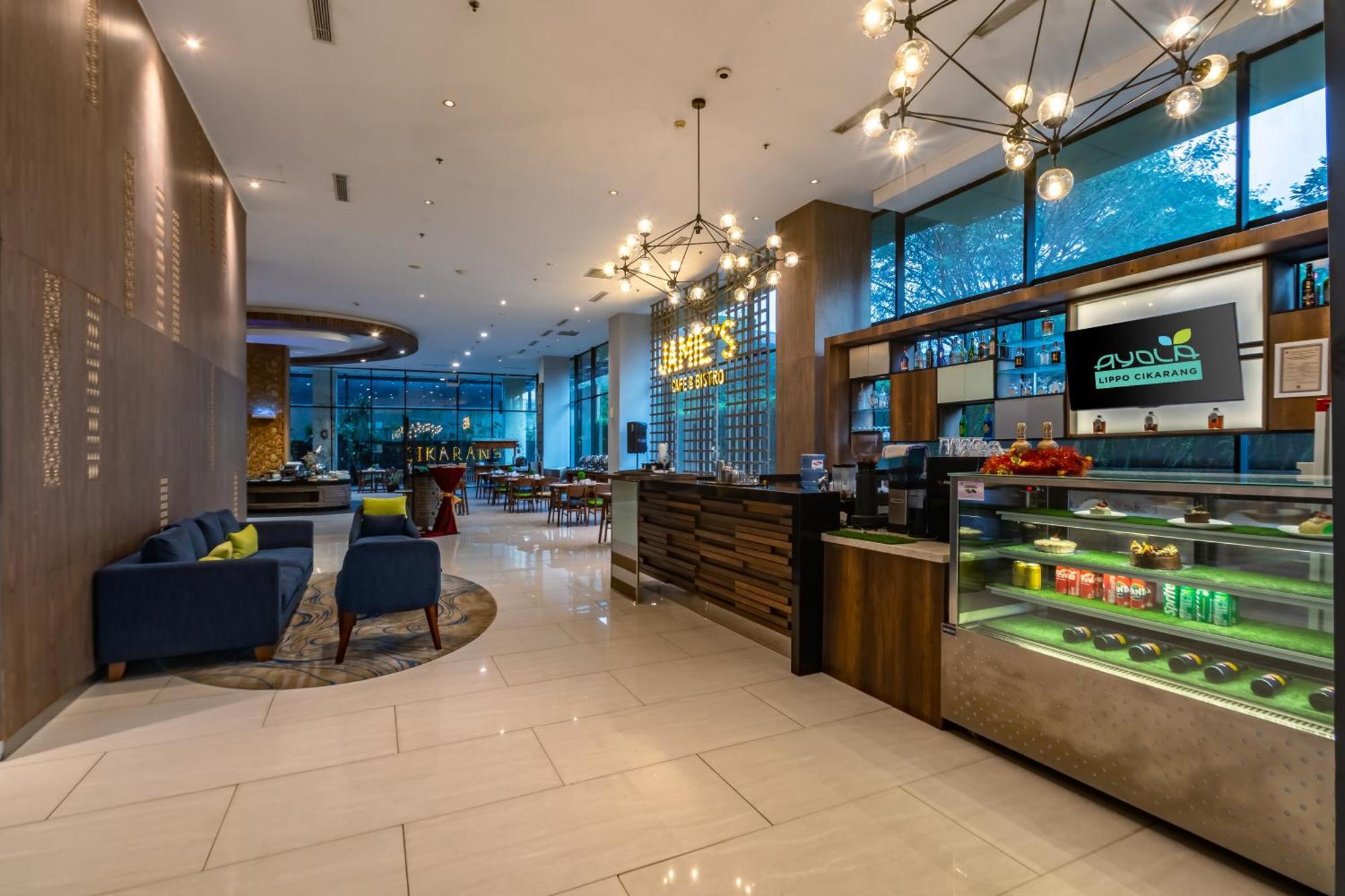 Hotel Ayola Lippo Cikarang Buitenkant foto