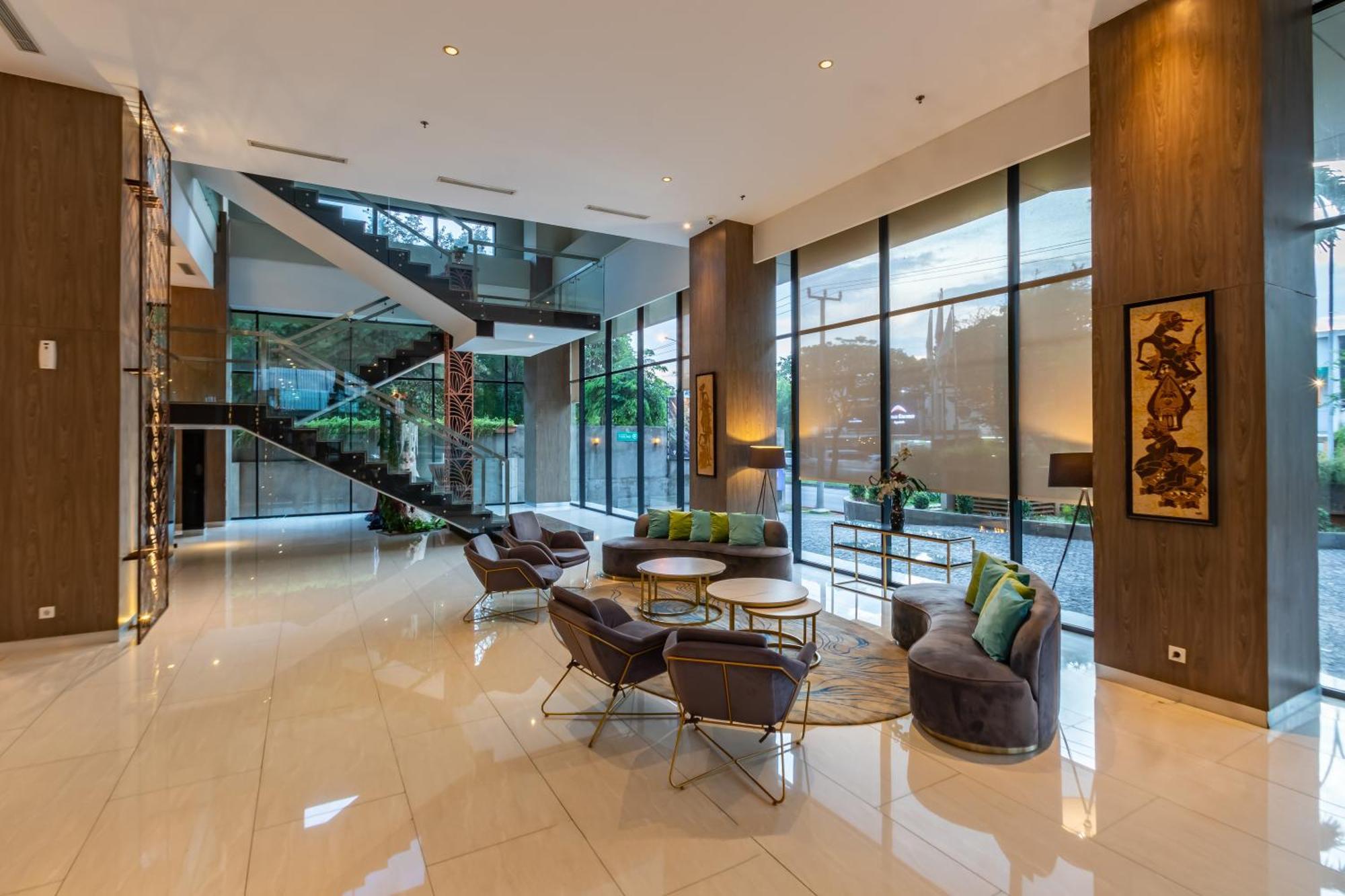 Hotel Ayola Lippo Cikarang Buitenkant foto