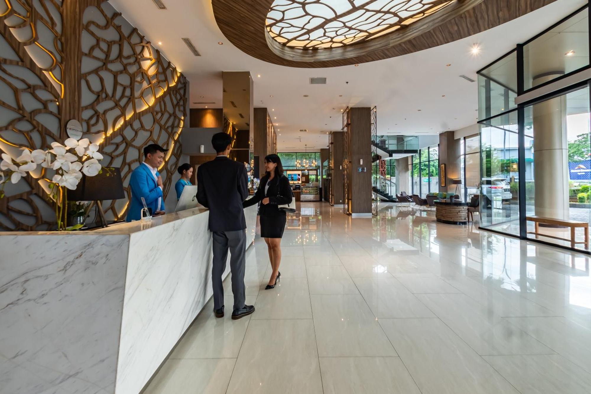 Hotel Ayola Lippo Cikarang Buitenkant foto